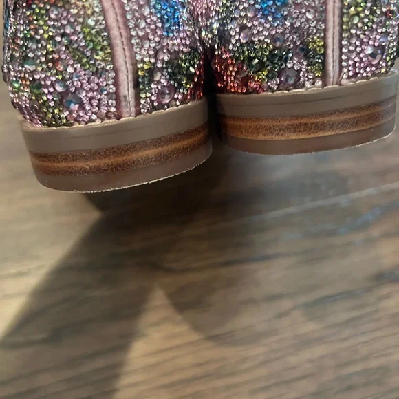 Betsey Johnson Pink and Blue Beaded Loafers like new.  Worn inside only 2 hours - Picture 3 of 4